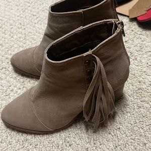 Yoki womens shoes like new without tags